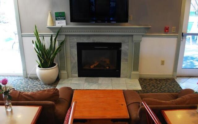 CrestHill Suites Wichita