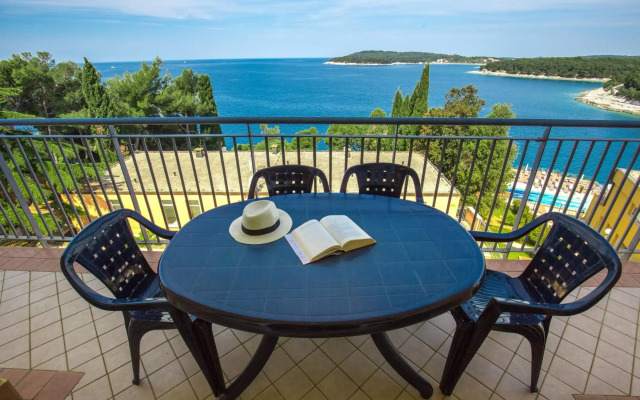 Splendid Golden Rocks Resort