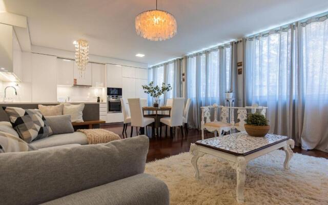 Touch of Class 2BDR Apartment by LovelyStay
