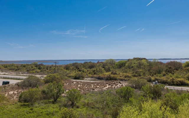 B219 Southern Exposure by RedAwning