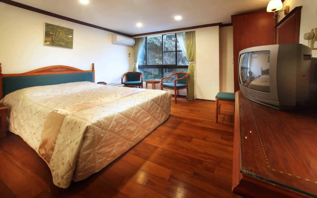Green City Hotel
