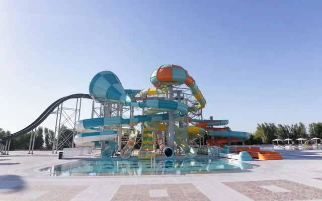 Sirena Beach Resort  Spa