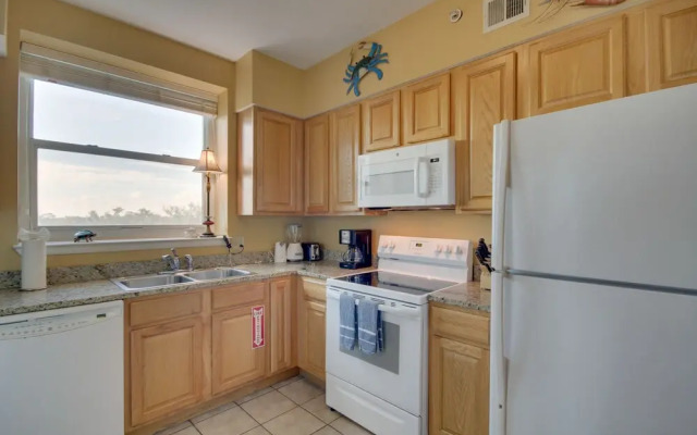Gulfport Condo With Views: Walk to Beach