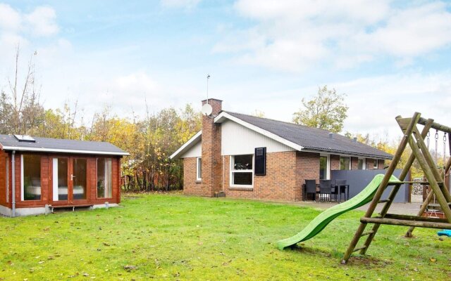 6 Person Holiday Home in Hemmet