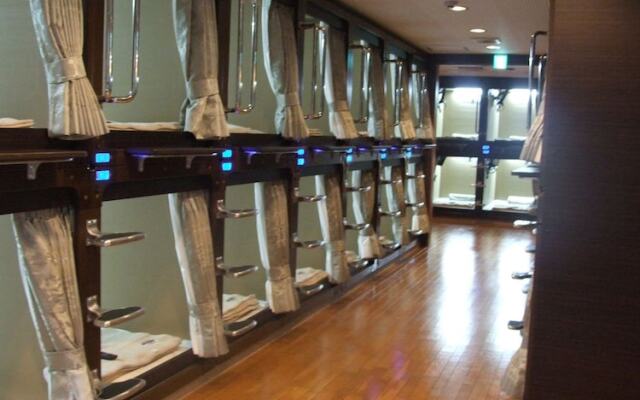 Hot Spring & Capsule Hotel copana