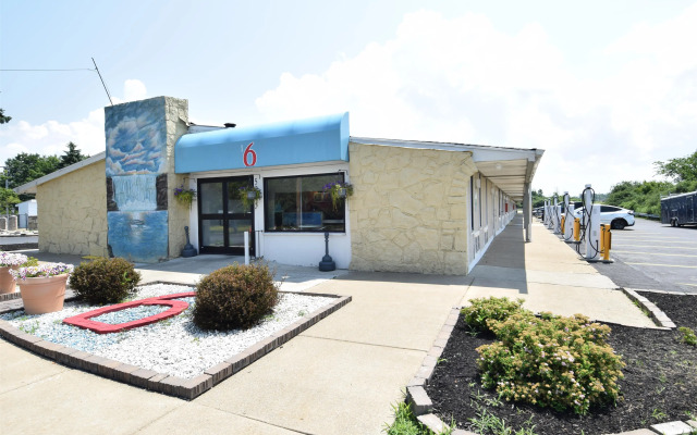 Motel 6 Hamburg, NY