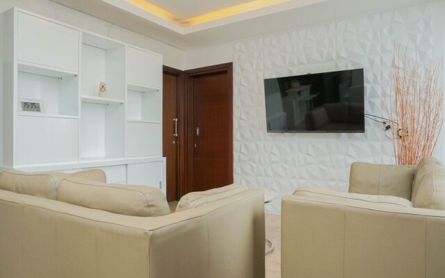 Big And Cozy 4br at L'Avenue Apartment