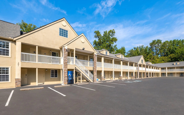 Days Inn by Wyndham Canton