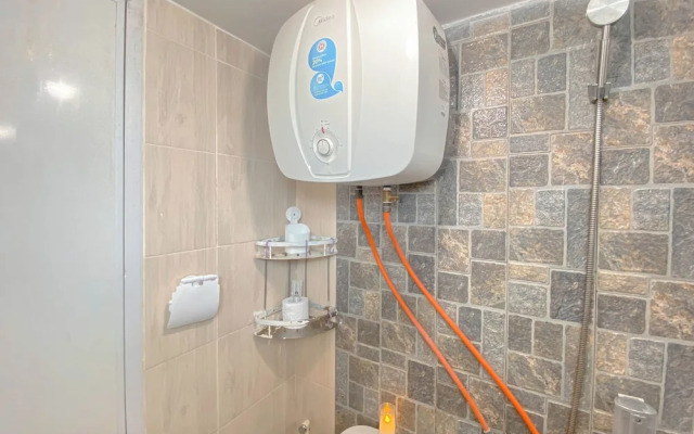 Good Choice And Homey 2Br At Bassura City Apartment