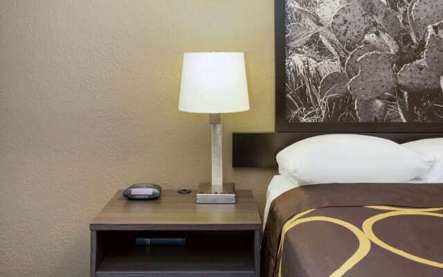 Super 8 by Wyndham Seguin