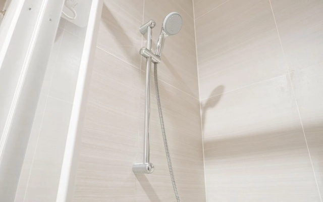 Best And Super Good Choice For Studio Room At West Vista Apartment – Bathroom – Jakarta