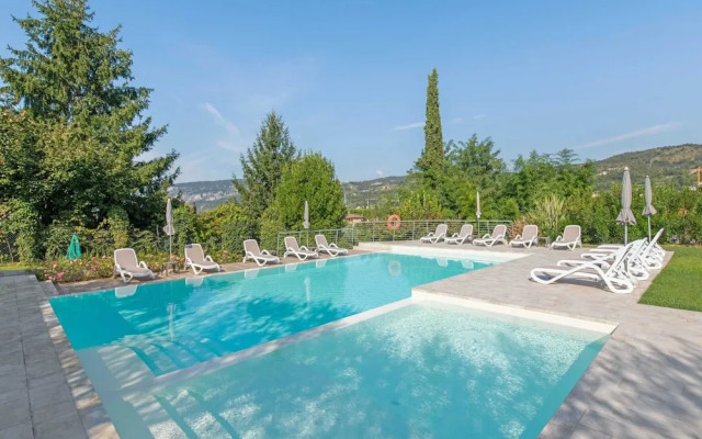 Belvilla by OYO Comfortable Apartment With Pool