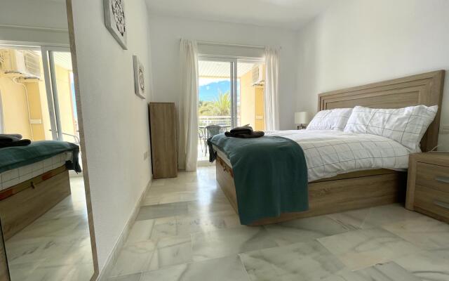 South facing apartment, 7 mins walk from beach