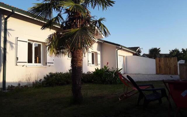 Paisible maison entre plages, lacs et bassin