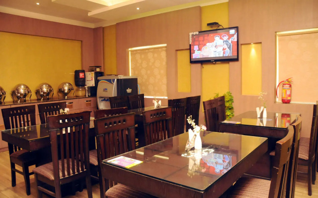 OYO Premium Avinashi Road Hope College