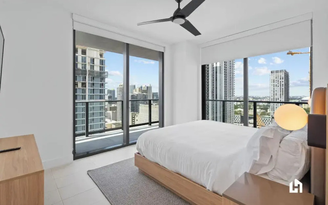 Stylish Apartments with Partial Ocean Views in Downtown