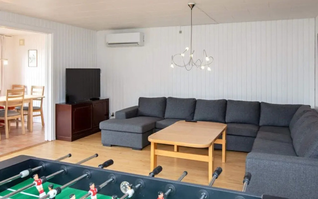 9 Person Holiday Home in Vaeggerlose