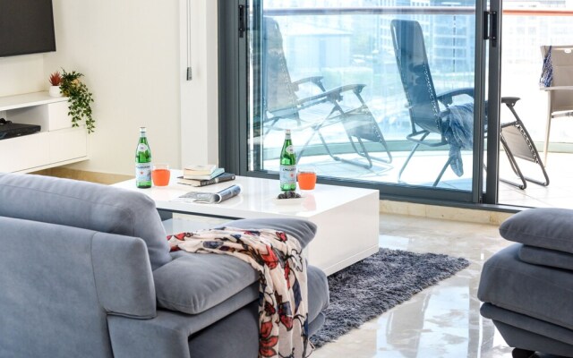Deluxe 2 Bedroom Apartment in Herzylia
