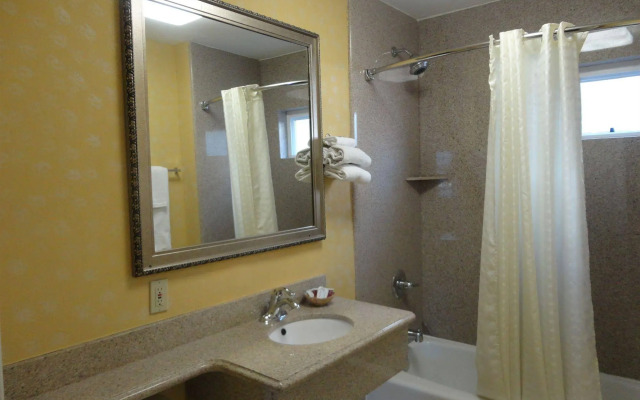 Redondo Inn and Suites