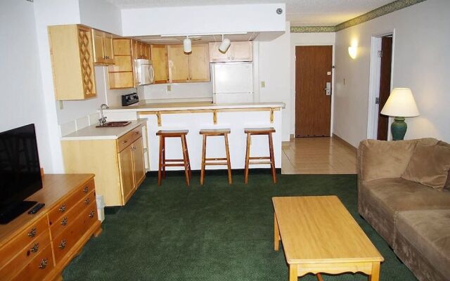 Clive Hotel & Suites