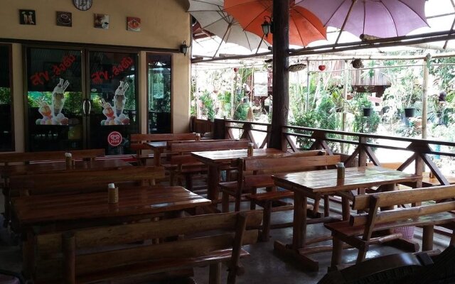 Khoom Kam Kaew Farm & Resort