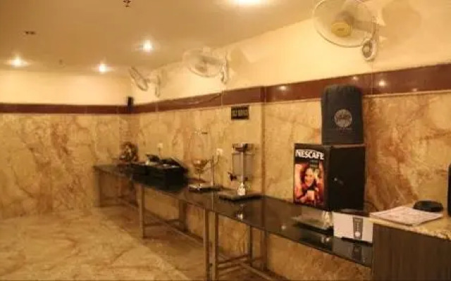 OYO Premium WEA Karol Bagh 2