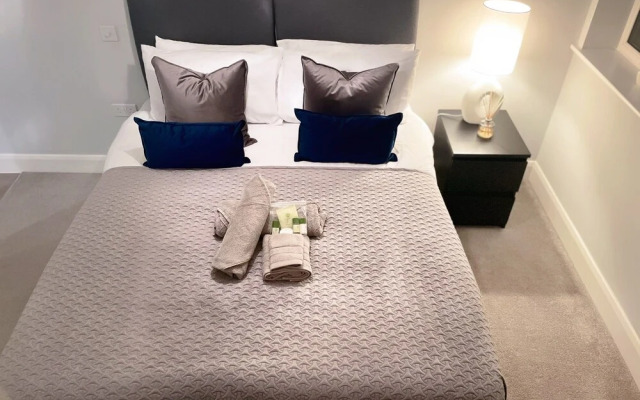 Super Luxe Central Maidenhead Apartment