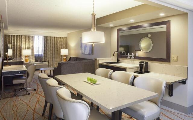 DoubleTree By Hilton Hotel Denver - Stapleton North