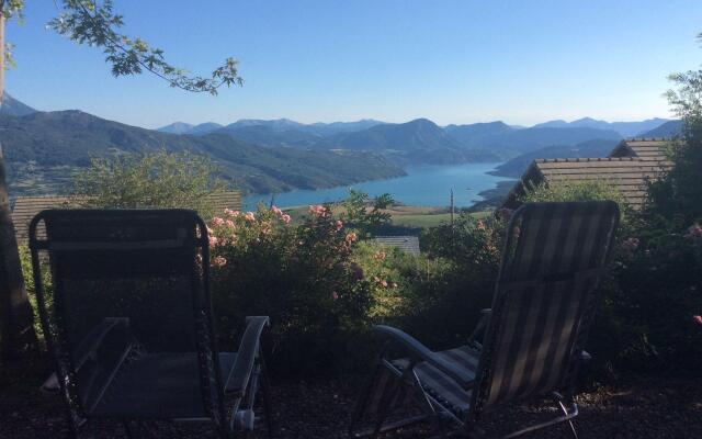 Beautiful Chalet with Terrace, Garden, Barbecue, Parking