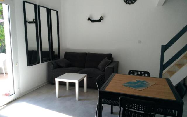 Petit Loft T2 bis mezzanine avec jardin et piscine