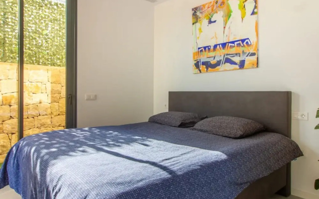 Villa Esmeralda 20 by Bookaparadise