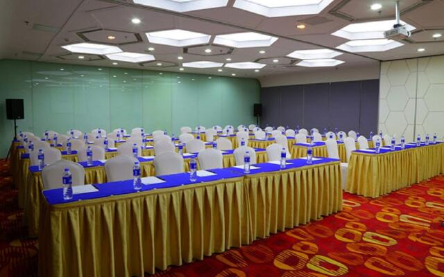 Tianjin Binhai Saint Light Hotel