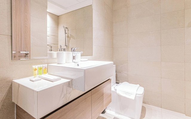 Luxurious 1BR Living in Azizi Riviera 39