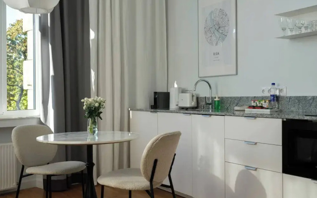 Miro Rooms Center Cloud - Quite Chic