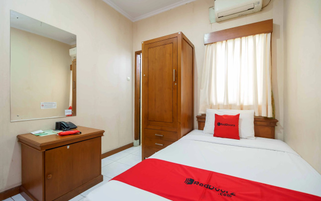 RedDoorz Plus near Kemang Raya