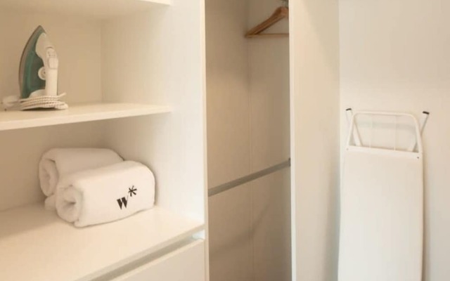 w Modern 1BR With Balcony in San Isidro
