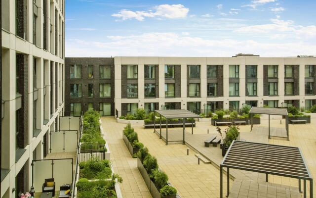 Sleek 6-Guest Apt at St  Martin s  Bham