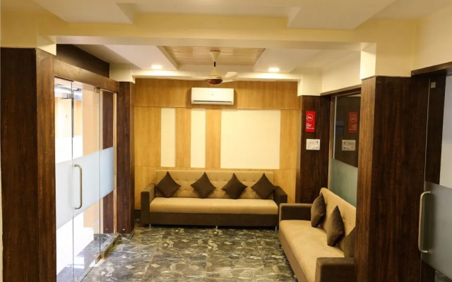 OYO 10677 Hotel Monarch Guestline