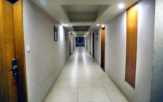 OYO Premium Vastrapur Lake
