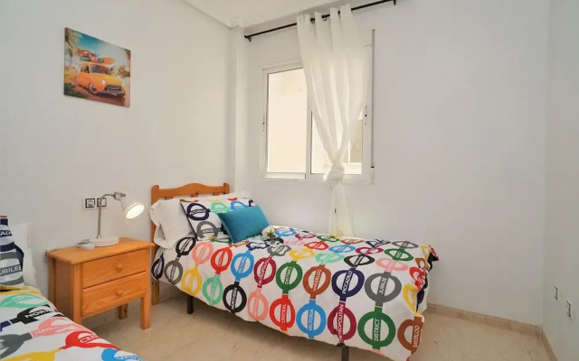 7 Mins From The Beach, Shared Pool Free Wifi