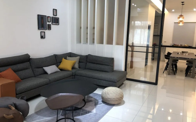 Single Eyelid Hostel