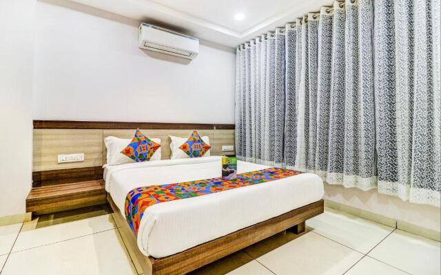 Fabhotel Meera Palace