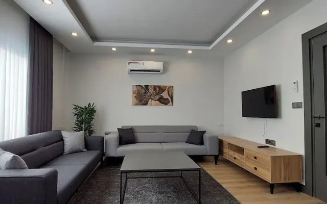 New Flat Large Living Space 5 Close to Lara Beach