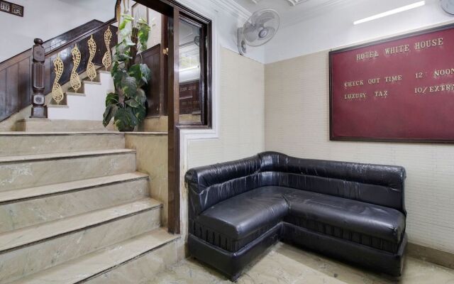 Oyo 26837 Hotel White House