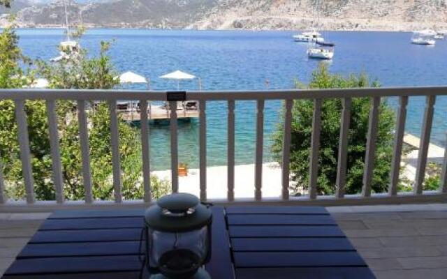 Losta Sahil Evi - Adults Only +12