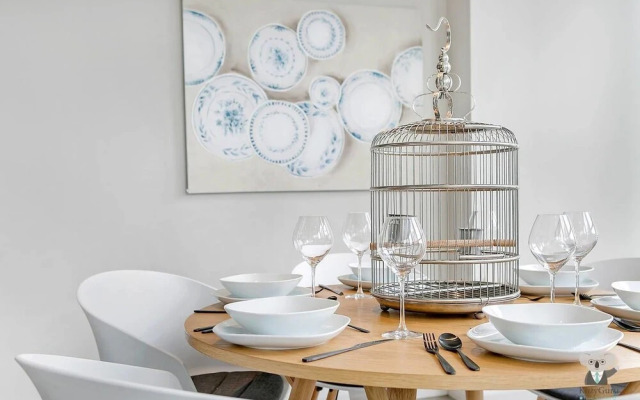 Min to Olympic Park Family 3 BED Luxury APT Nwp002