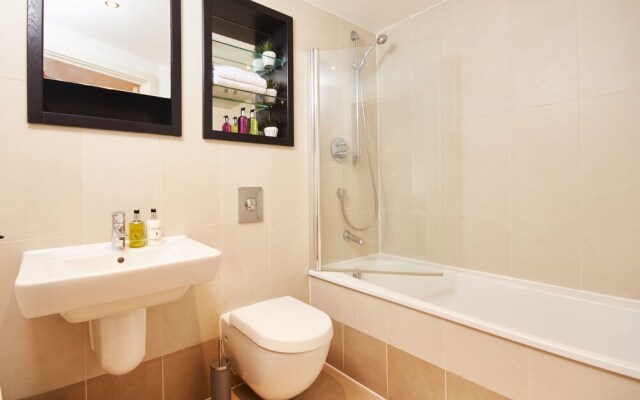 Deluxe City Centre Apt Balcony View & Free Parking