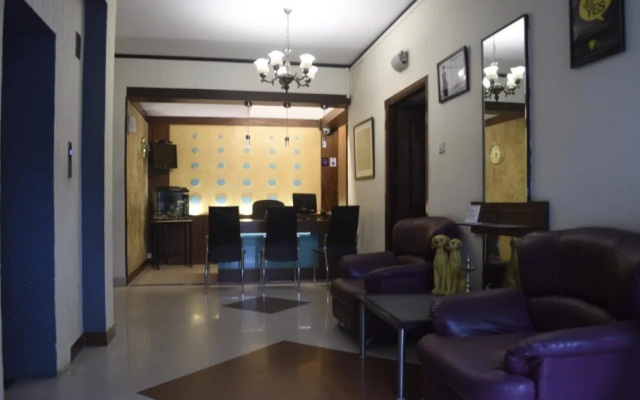 Mint Queensway Suites (Opp to Ulsoor Boat Club)