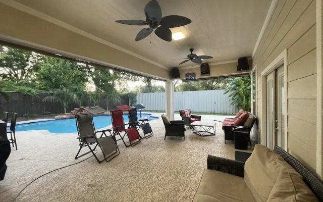 IAH SPHERIC Mini-mansion