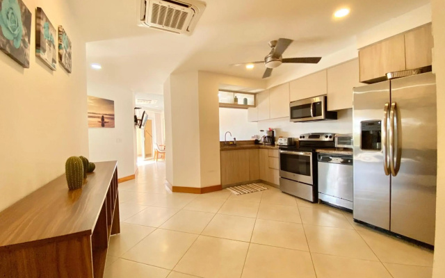 Tropical Luxury 2Bdr condo - Pool view - At the Beach